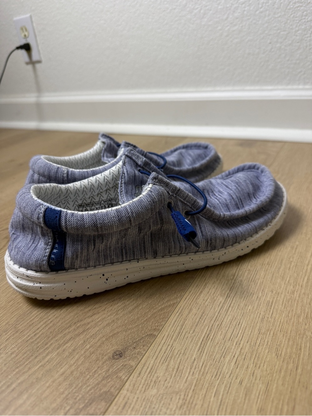Hey Dude men’s Wally Knit Slip-On Sneakers in Heathered Blue size 9 - Picture 4 of 10